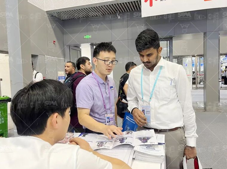 Hội chợ Canton lần 136: gian hàng thiết bị nghiền giữa dòng khách quốc tế - ảnh 3