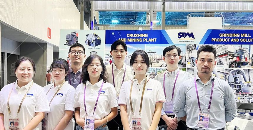 Hội chợ Canton lần 136: gian hàng thiết bị nghiền giữa dòng khách quốc tế